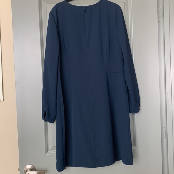 Loft Shift Dress - Picture 4 of 5